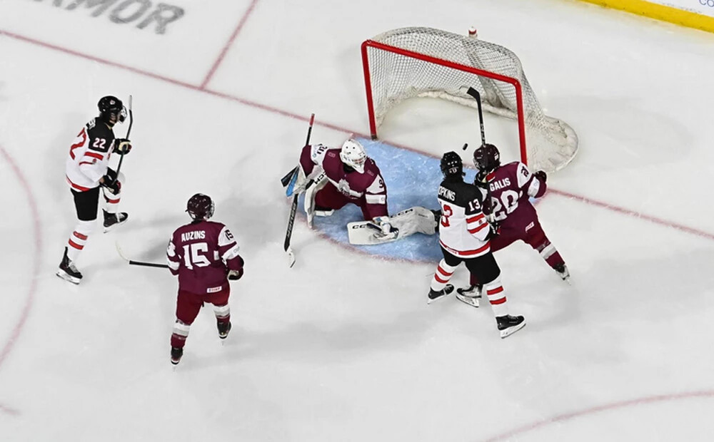 Latvijas U-18 hokejisti piedzīvo sagrāvi pret spēcīgo Kanādas izlasi