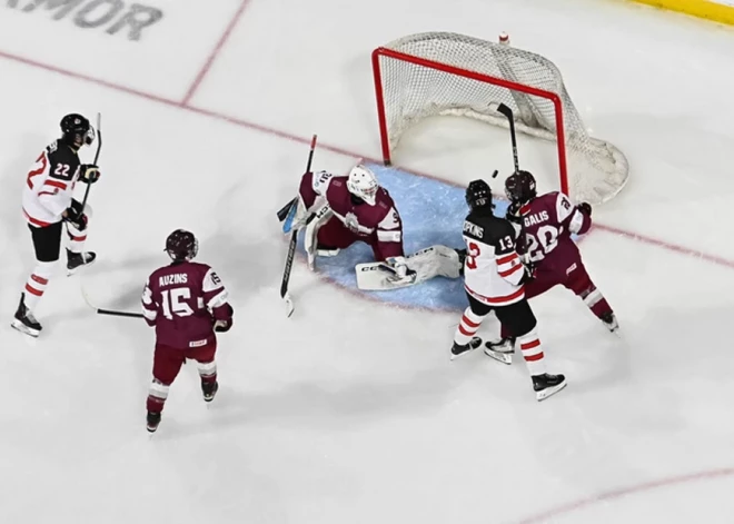 Latvijas U-18 hokejisti piedzīvo sagrāvi pret spēcīgo Kanādas izlasi