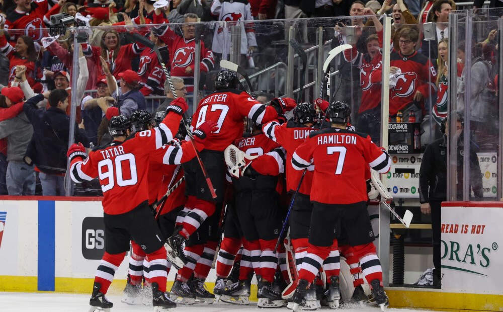 "Devils" svin uzvaru otrajā pagarinājumā; pirmie panākumi sērijā arī "Oilers" un "Canadiens"