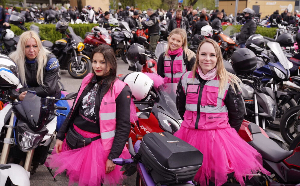 FOTO, VIDEO: baikeri Rīgā kolorīti atklājuši “Latvijas Motosezonu 2025”