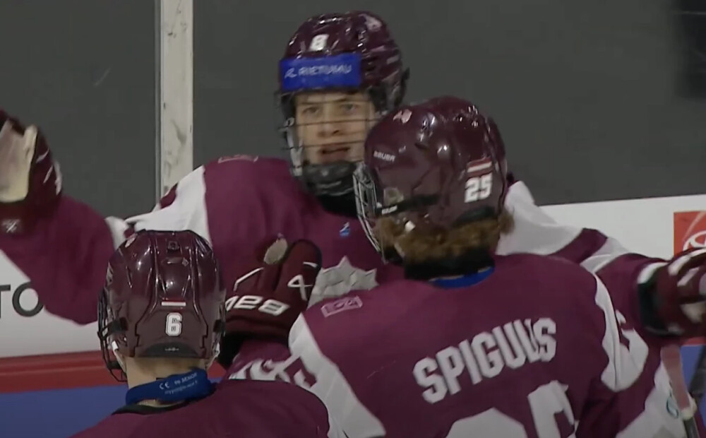 Latvijas hokejisti pasaules U-18 čempionāta mačā zaudē somiem