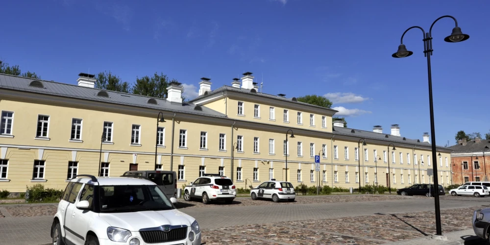 Valsts policijas Latgales reģiona pārvaldes un Daugavpils policijas iecirkņa ēka Daugavpils cietoksnī.