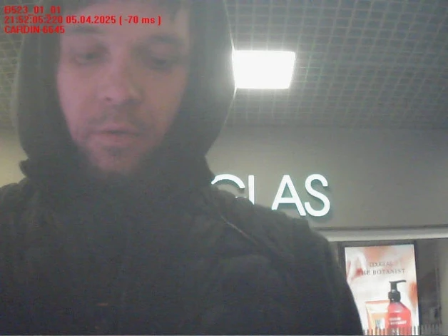 Valsts policijas Latgales reģiona pārvaldes Ziemeļlatgales iecirkņa Izmeklēšanas nodaļas amatpersonas, par noziedzīga nodarījuma izdarīšanu Rēzeknē, meklē attēlā redzamo vīrieti.