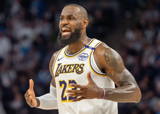 Lebrons un Dončičs nonāk kritiskā situācijā; Lilards gūst vēl vienu savainojumu, bet fani runā par tiesnešu lēmumiem "Knicks" uzvarā