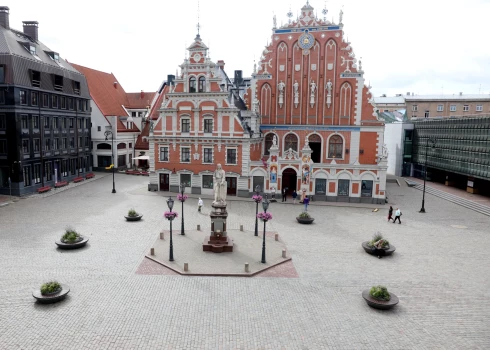 Дом Черноголовых был построен в далеком 1334 году как часть ансамбля Ратушной площади Риги. 