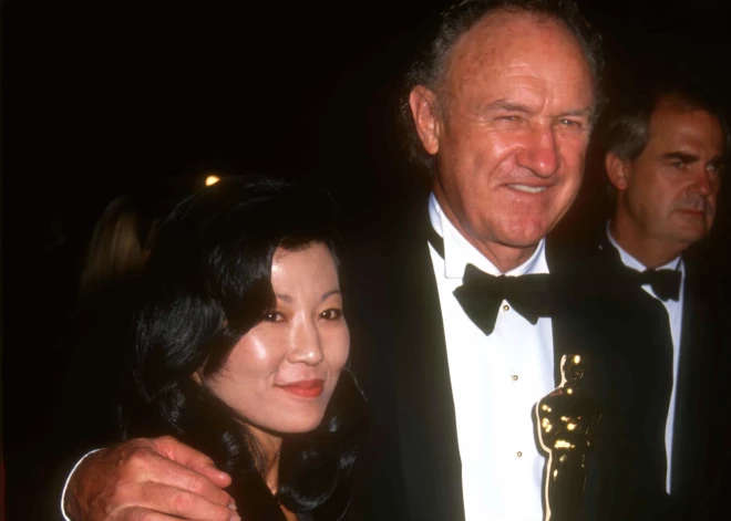 Бродил в одиночестве по дому: эксперты раскрыли, от чего на самом деле умерли Джин Хэкмен с женой