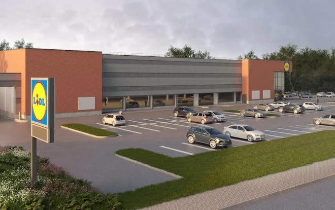 Магазин окружен просторной автостоянкой.