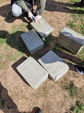 Par nelikumīgu cigarešu pārvadāšanu divos vilcienos apcietināti četri Krievijas pilsoņi.