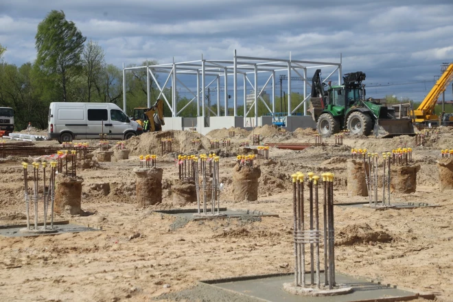 Согласно проекту завода, площадь застройки составит 26 300 квадратных метров, а общая площадь зданий превысит 23 тысячи квадратных метров.