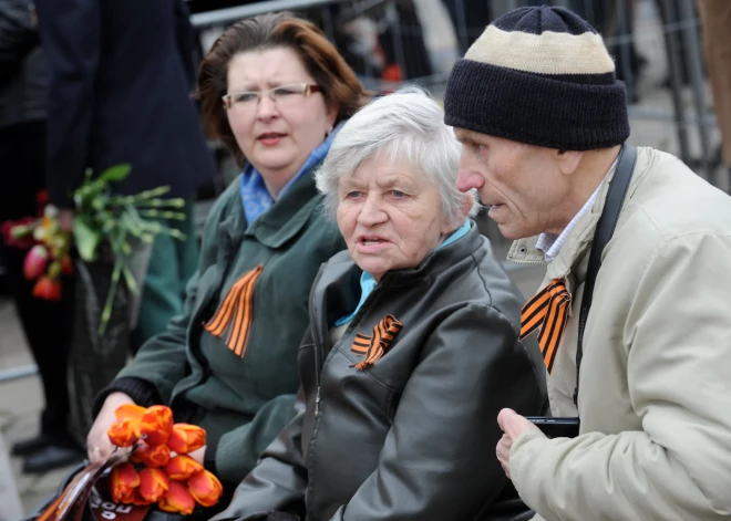 Paziņots, kādēļ Krievijas pensionāri Latvijā nesaņem naudu