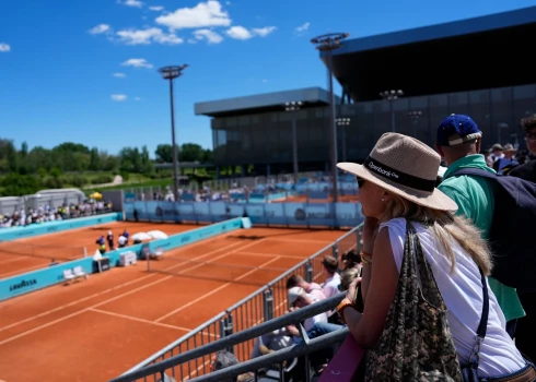 Skatītāji pirmdien vēl cerēja, ka varēs noskatīties Madrides tunīra spēles, taču tās pārceltas uz otrdienu