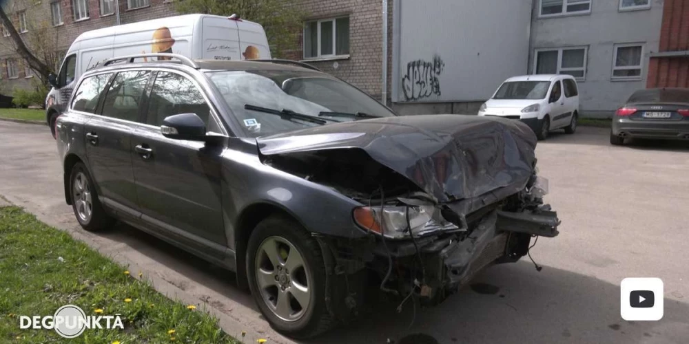 Женщина в Риге устроила массовое ДТП во дворе!