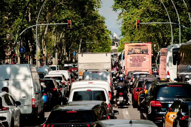 Пробка в Барселоне во время масштабного отключения электроэнергии, затронувшего Испанию в понедельник, 28 апреля 2025 года.
