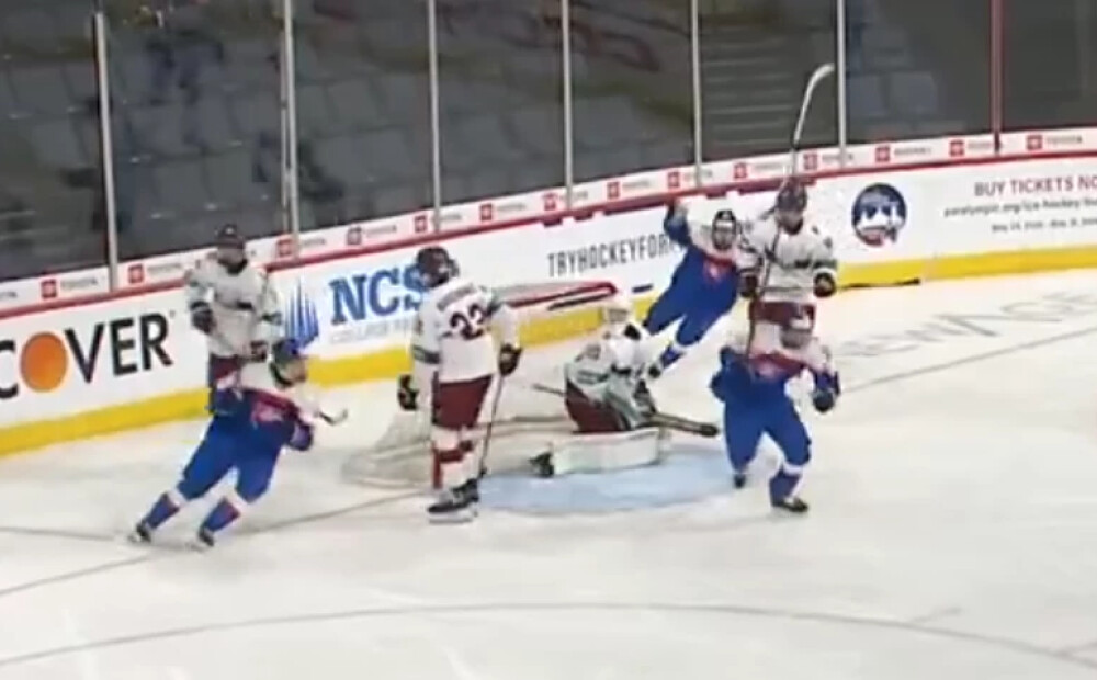 Latvijas U-18 hokejisti cieš sakāvi no slovākiem, taču var iekļūt ceturtdaļfinālā
