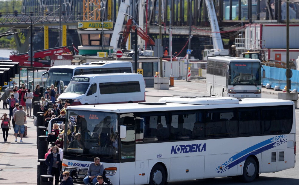 Maija svētkos gaidāmas izmaiņas autobusu maršrutos; “Goda ģimene” apliecību īpašnieki varēs braukt bez maksas