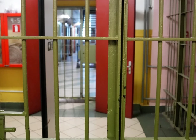 Cietušā nāve iestājās dažu minūšu laikā: atzīstot savu vainu slepkavībā, vīrietis saņem 10 gadus cietumā