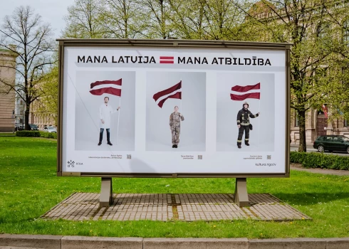 Neatkarības atjaunošanas 35. gadadienā pilsētvidē apskatāma patriotiska foto portretu sērija.