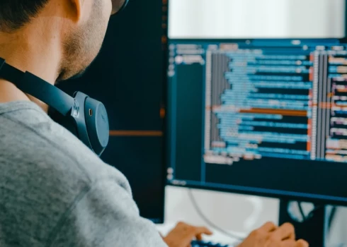 Боты вытесняют человека из интернета.