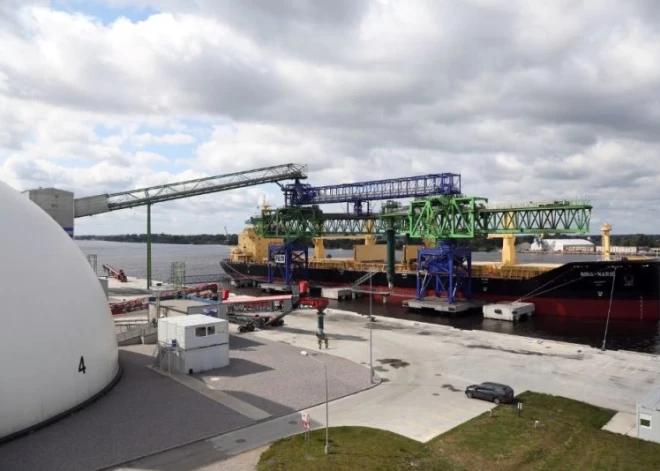 Drošības apsvērumu dēļ no Rīgas ostas izvests sankcijām pakļautais amonija nitrāts