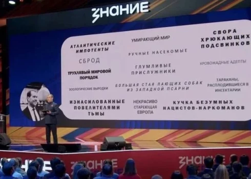 Dmitrijs Medvedevs uzstājas ar savas daiļrades piemēriem (ekrānuzņēmums no video)
