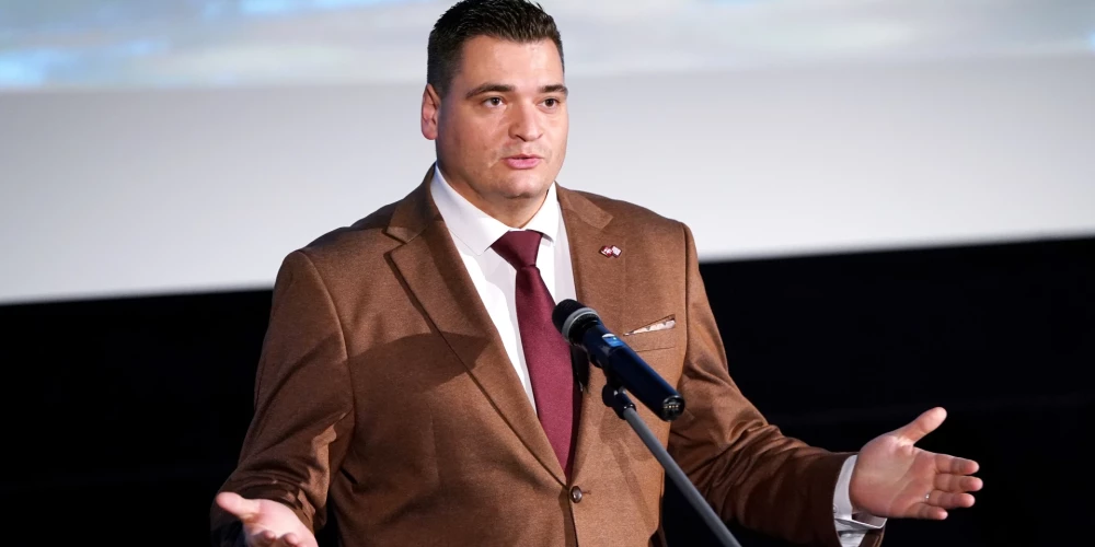 Там, где многие видят удобство, заместитель мэра Риги Эдвард Ратниекс видит растраты и популизм.