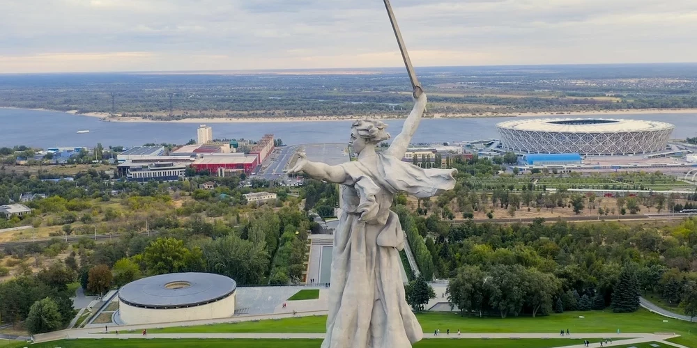 Возвращать историческое наименование самому городу пока вроде не собирались.