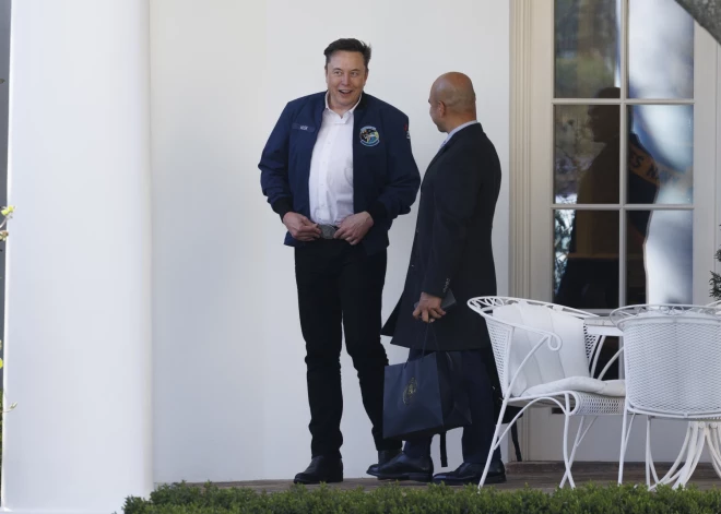 Īlons Masks pametis Balto namu