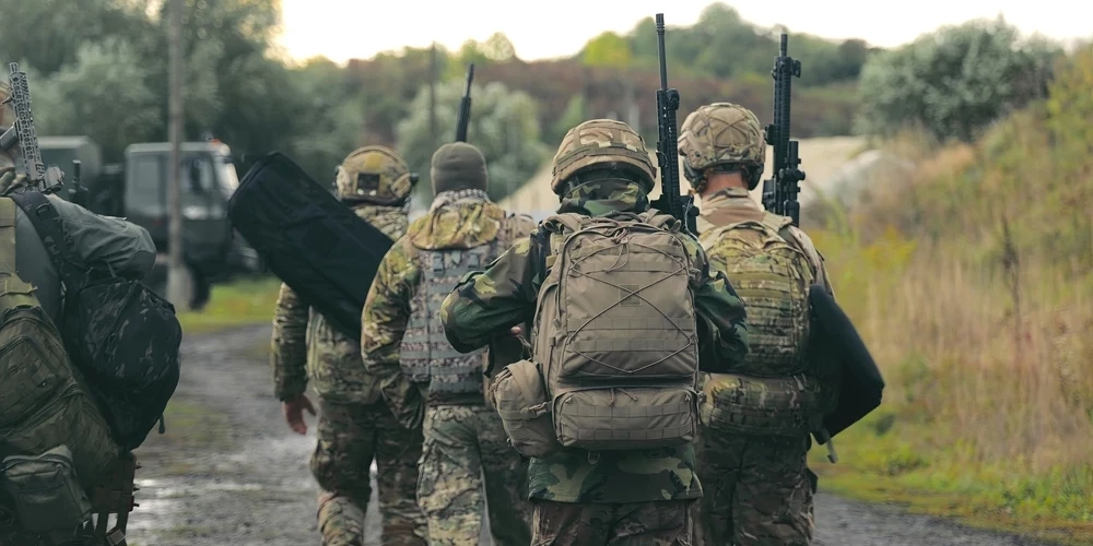 Eiropas aizsardzības ministri atzīst, ka būs grūti izveidot 25 000 karavīru kontingentu Ukrainai.