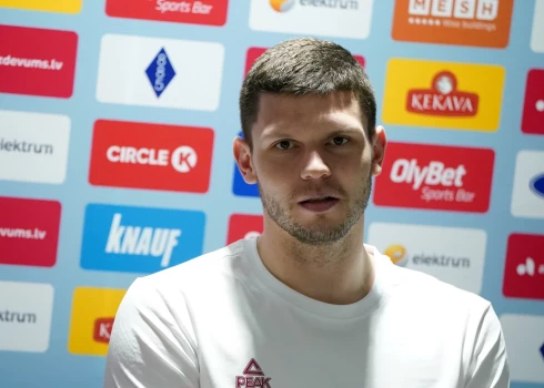 Latvijas vīriešu basketbola izlases spēlētājs Rihards Lomažs.