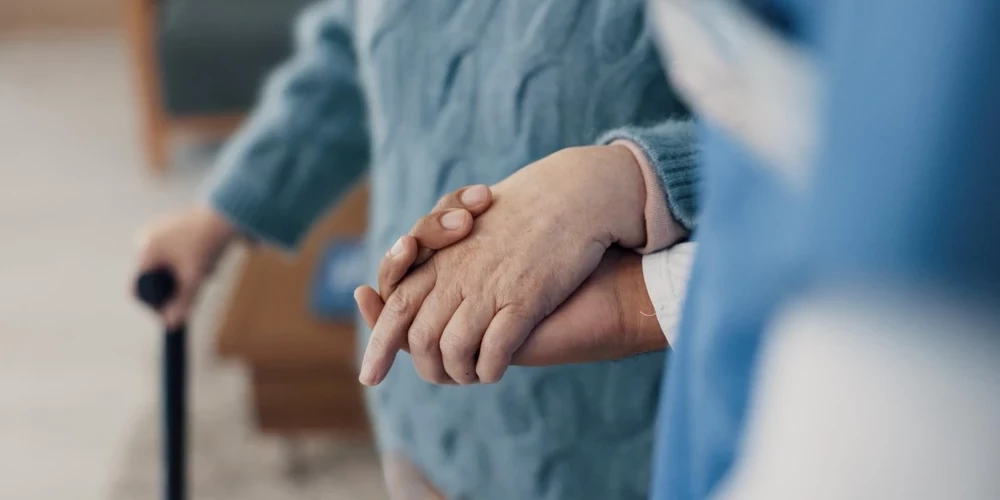 SIA “Senioru nams” sociālās aprūpes centram “Liepa” nekavējoties jānovērš higiēnas un sanitāro prasību pārkāpumi, pretējā gadījumā uzraugošās iestādes izbeigs līgumu par pakalpojuma sniegšanu vai pat lems par pakalpojuma apturēšanu vispār..