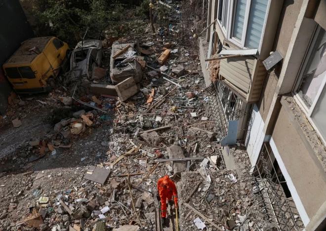 Odesā postījumi nodarīti daudzstāvu dzīvojamām mājām un privātmājām.