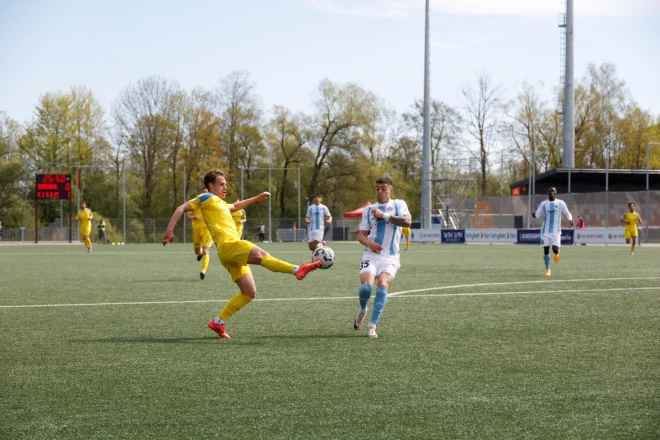 "Riga" komanda ceturtdien "Tonybet" Latvijas futbola virslīgas desmitās kārtas spēlē viesos ar 5:1 (2:0) pārspēja "Super Nova" vienību.