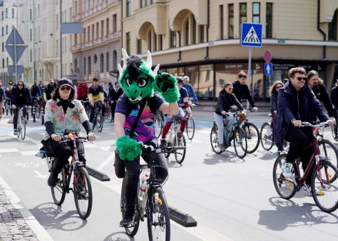 Šodien Rīgā norisinās ikgadējais "Kritiskās masas" velobrauciens.