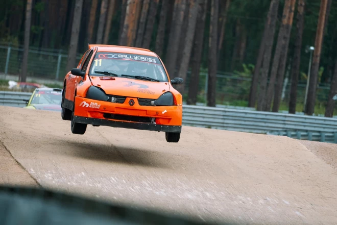 Jorens rallijkrosā brauc “Super2000” klasē. Pagājušā sezona bijusi ļoti smaga, vienās sacensībās pat uzsprāga motors.