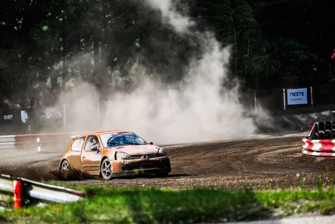 Jorens rallijkrosā brauc “Super2000” klasē. Pagājušā sezona bijusi ļoti smaga, vienās sacensībās pat uzsprāga motors.