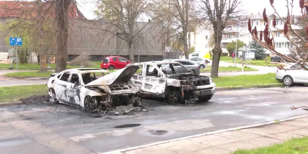 Сгорели автомобили марок KIA и BMW.