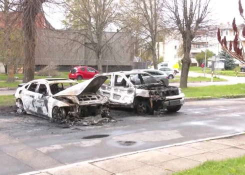 Сгорели автомобили марок KIA и BMW.