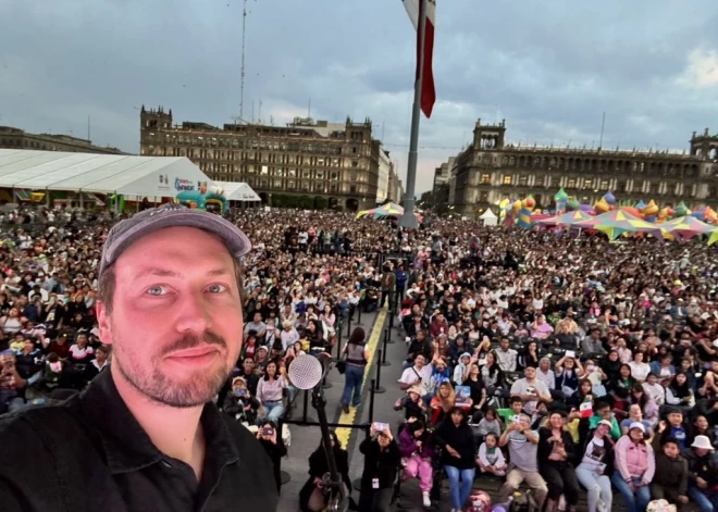 FOTO: Ginta Zilbaloža animācijas filma “Straume” piepilda Mehiko laukumu ar 15 000 skatītāju