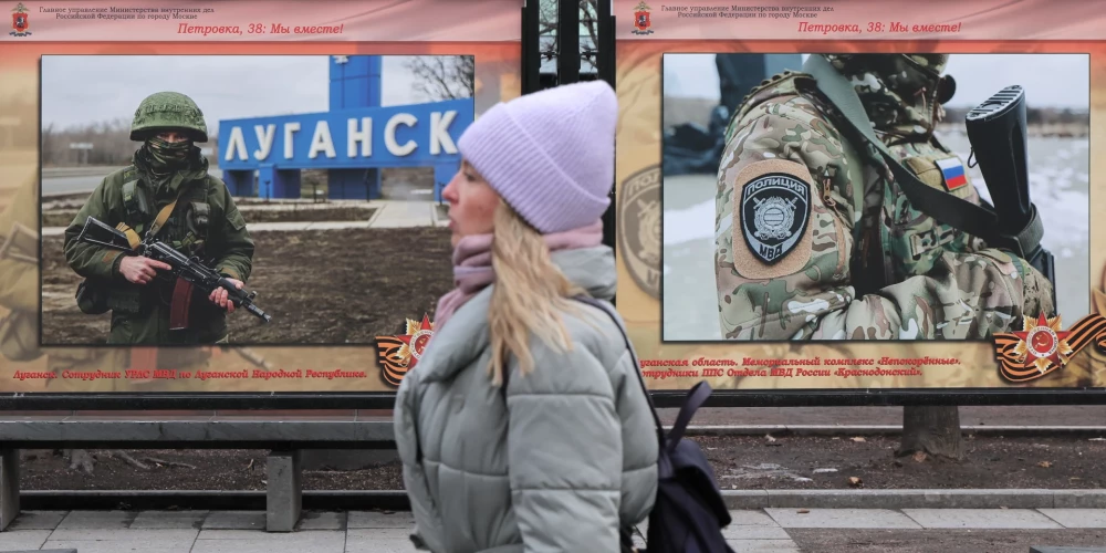Izkārtne ar krievu militāristiem Krievijā.