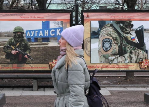 Izkārtne ar krievu militāristiem Krievijā.