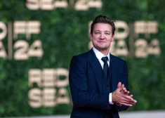 "Tas bija aizvainojošs piedāvājums!" Džeremijs Renners atsakās atgriezties pie seriāla “Vanagacs" 