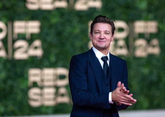 "Tas bija aizvainojošs piedāvājums!" Džeremijs Renners atsakās atgriezties pie seriāla “Vanagacs"