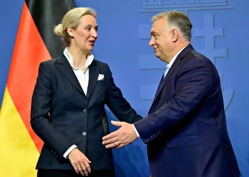 "Alternatīva Vācijai" līdere Alise Veidele un Ungārijas premjerministrs Viktors Orbāns.
