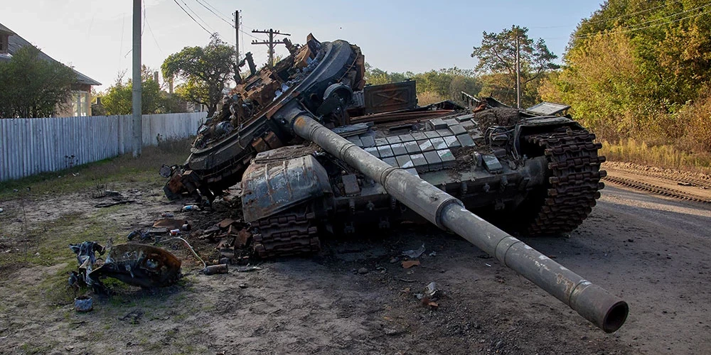 Iznīcināts tanks pie Izjumas.