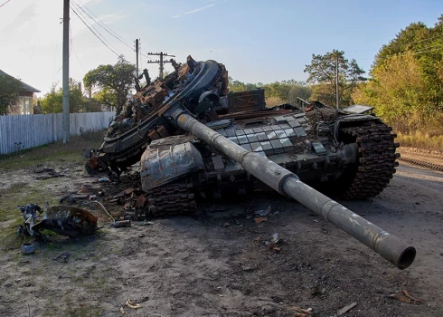 Iznīcināts tanks pie Izjumas.