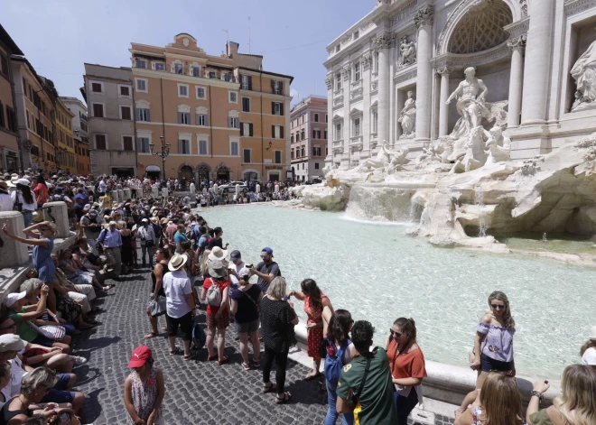 Neskatoties uz ierobežojumiem, krievu tūristi joprojām ceļo pa Eiropu