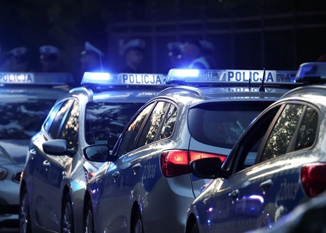 Во время полицейской операции в центре Варшавы задержан гражданин Латвии - в его микроавтобусе нашли гранату