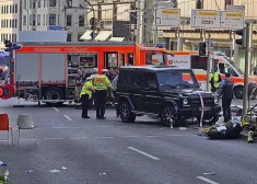Cilvēku grupā Štutgartē ietriecies auto - vairāki cilvēki guvuši smagus ievainojumus