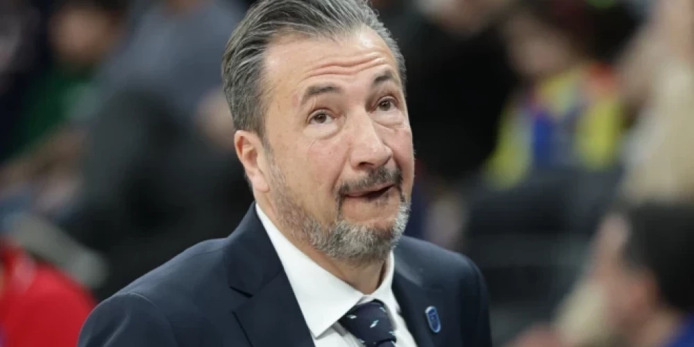 Lukas Banki vadītā "Anadolu Efes" mājās ar rezultātu 85:82 pārspēja Atēnu "Panathinaikos".