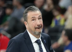 Banki vadītā "Anadolu Efes" Eirolīgas ceturtdaļfinālā sērijā līdz trīs uzvarām izrauj neizšķirtu